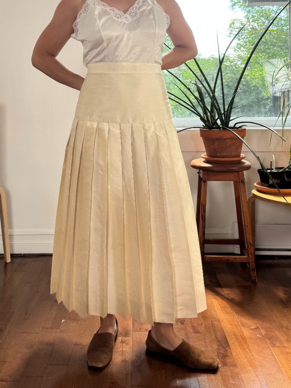 Vintage JIM THOMPSON off white silk pleated skirt - size XS / S